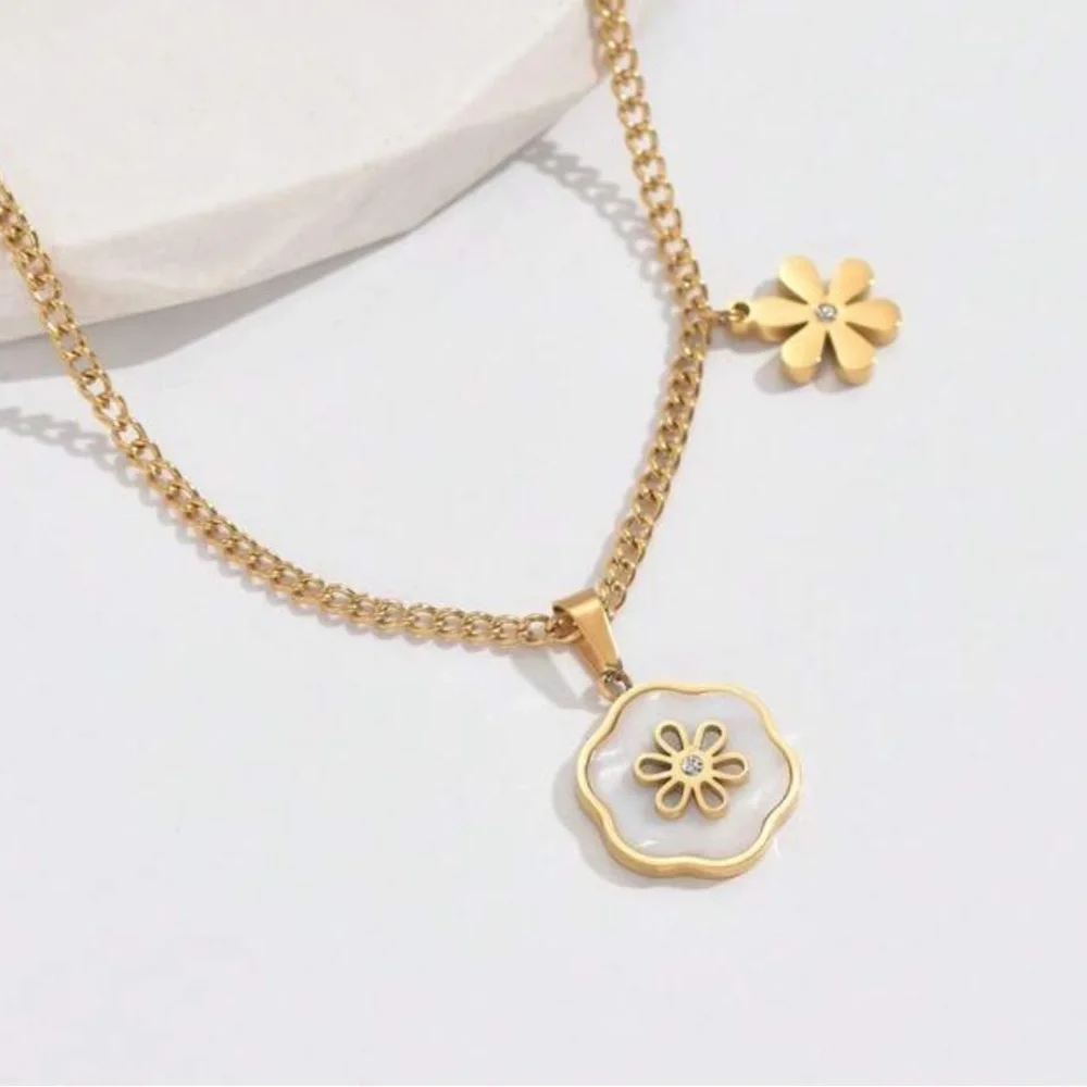 High Luxurious S925 Silver Gold-Tone Clover Flower White Shell Pendant Necklace
